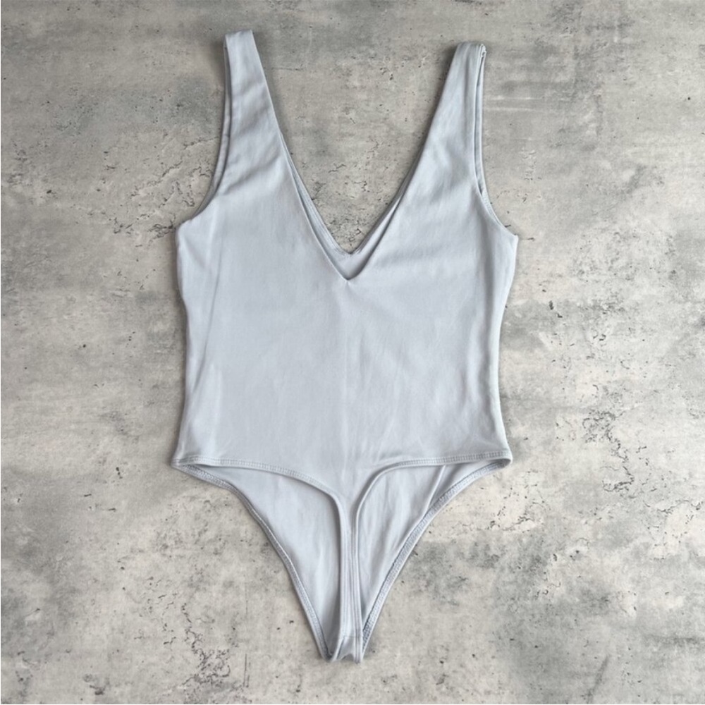 Aritzia Babaton Contour Light Grey Bodysuit, NWOT - Picture 2 of 3